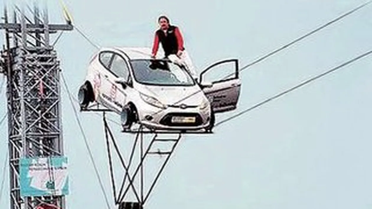 Goneste cu masina pe franghie