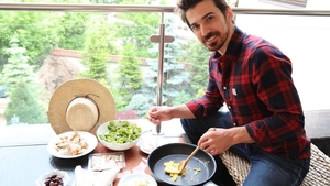 Tuncay spune că n-are nici o iubită după divorţul de Andreea Marin dar realitatea pare să fie alta. Ce s-a văzut în spatele lui! 
