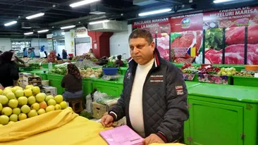 Pentru cine am muncit toata viata mea...Un barbat din Bucuresti vinde legume sa isi tina fetele la facultate!