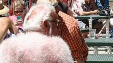 Daca nu ii vedeam fata, nu as fi crezut ca e om. Vezi ce ascunde sub camasa cel mai ciudat barbat din lume!