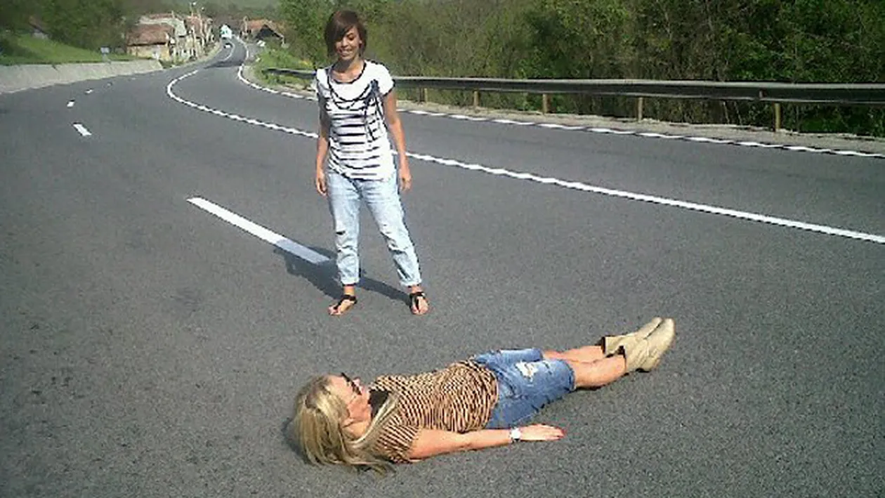 VIATA ARE PRIORITATE! Delia si Andreea Popescu, la un pas sa fie calcate de un TIR