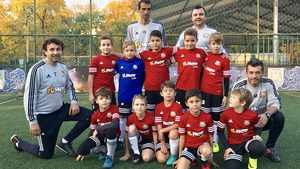 Juniorii unei academii de fotbal din București concurează cu Messi & Ronaldo!