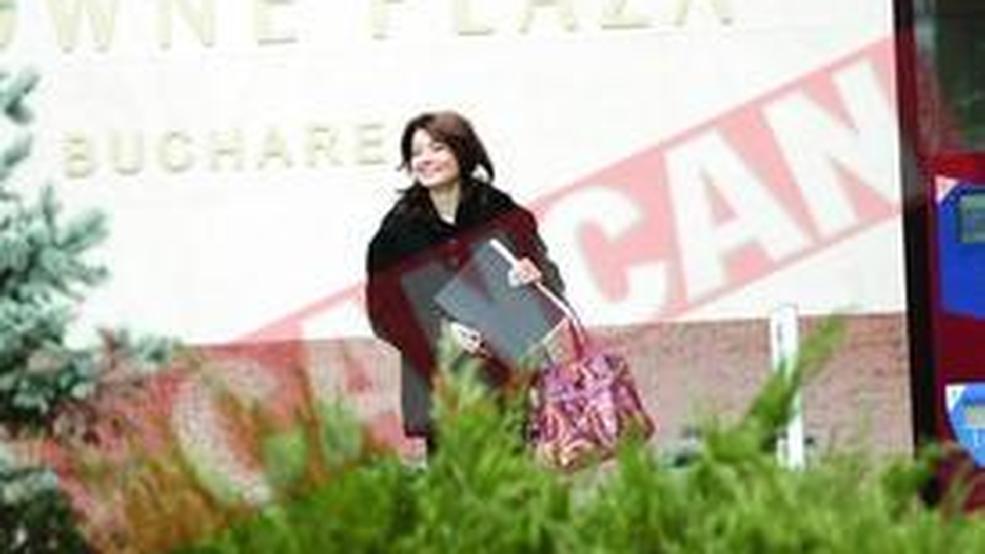 Oana Sarbu a cantat in hol la George Copos