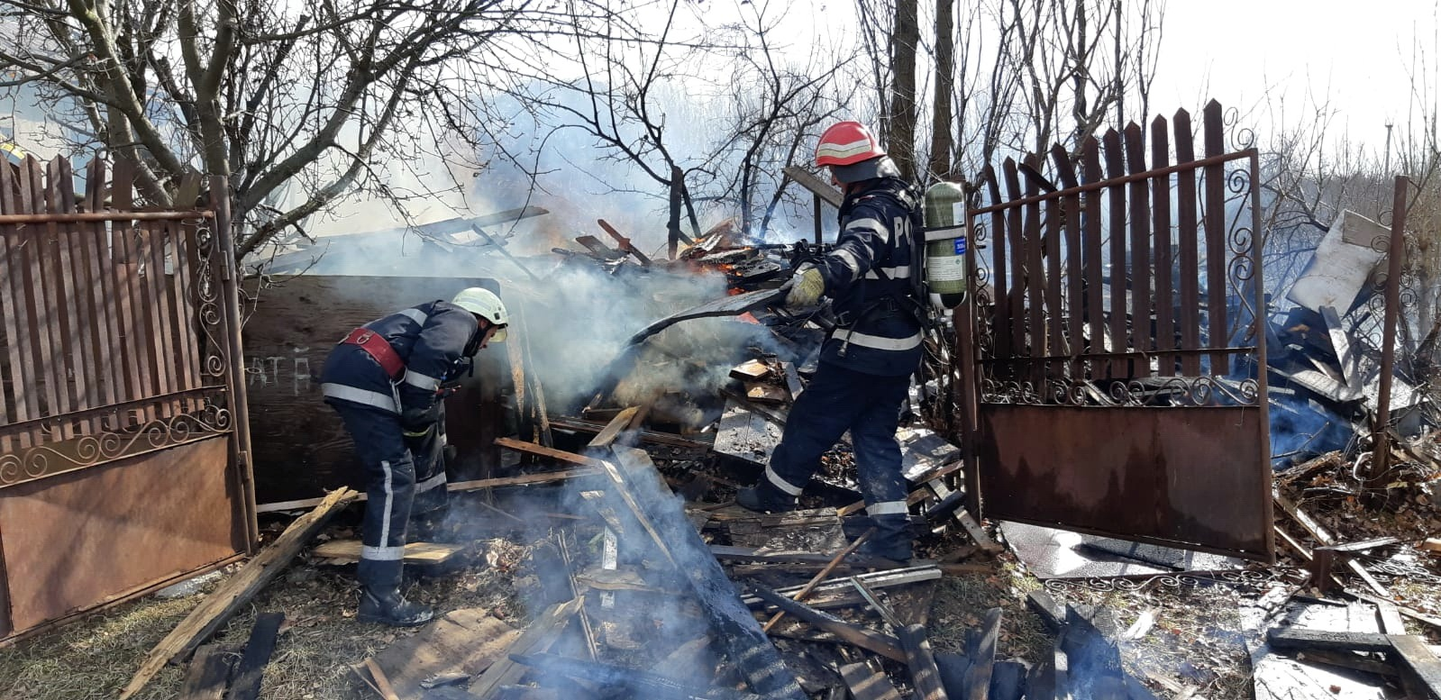 După Vrancea și Giurgiu, incendiu puternic de vegetație și în Dâmbovița | FOTO + VIDEO
