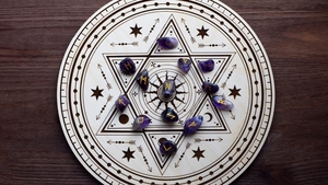 Horoscop rune azi, 14 iunie 2026. Uruz avertizează o zodie: lasă vechiul să moară pentru ca un nou început să apară în viața ta!