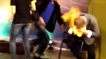 VIDEO Scene de groază la TV! Un prezentator i-a dat foc unui invitat în direct