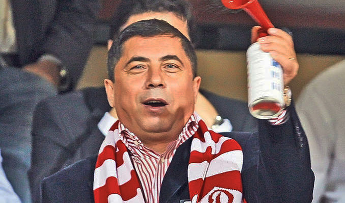 Vasile Turcu în tribune, în perioada în care era acționar la Dinamo
