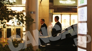 Emil Boc a retrait momentele de glorie de cand era premier! A venit in Bucuresti la un hotel de lux, cu sofer si aghiotant!