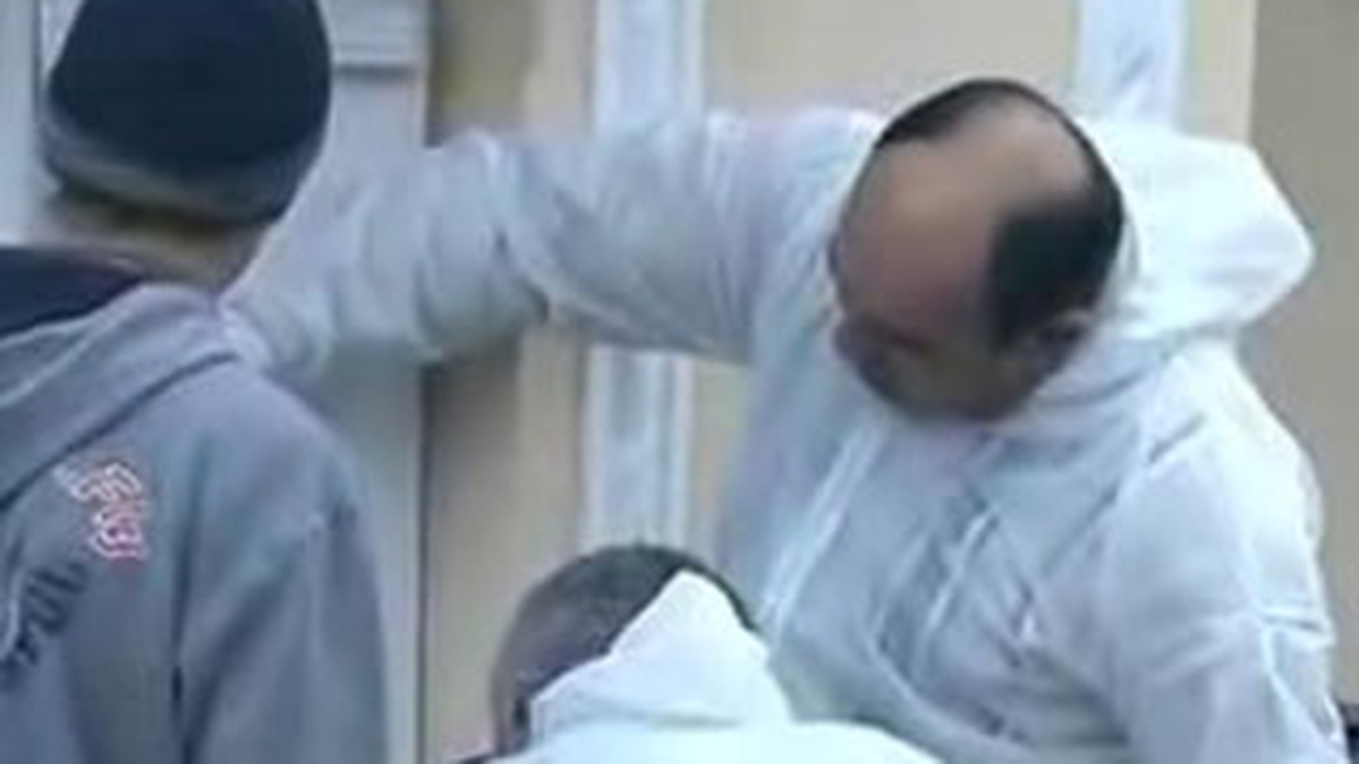 VIDEO Doi barbati si-au ucis fratele si au incercat sa ascunda crima