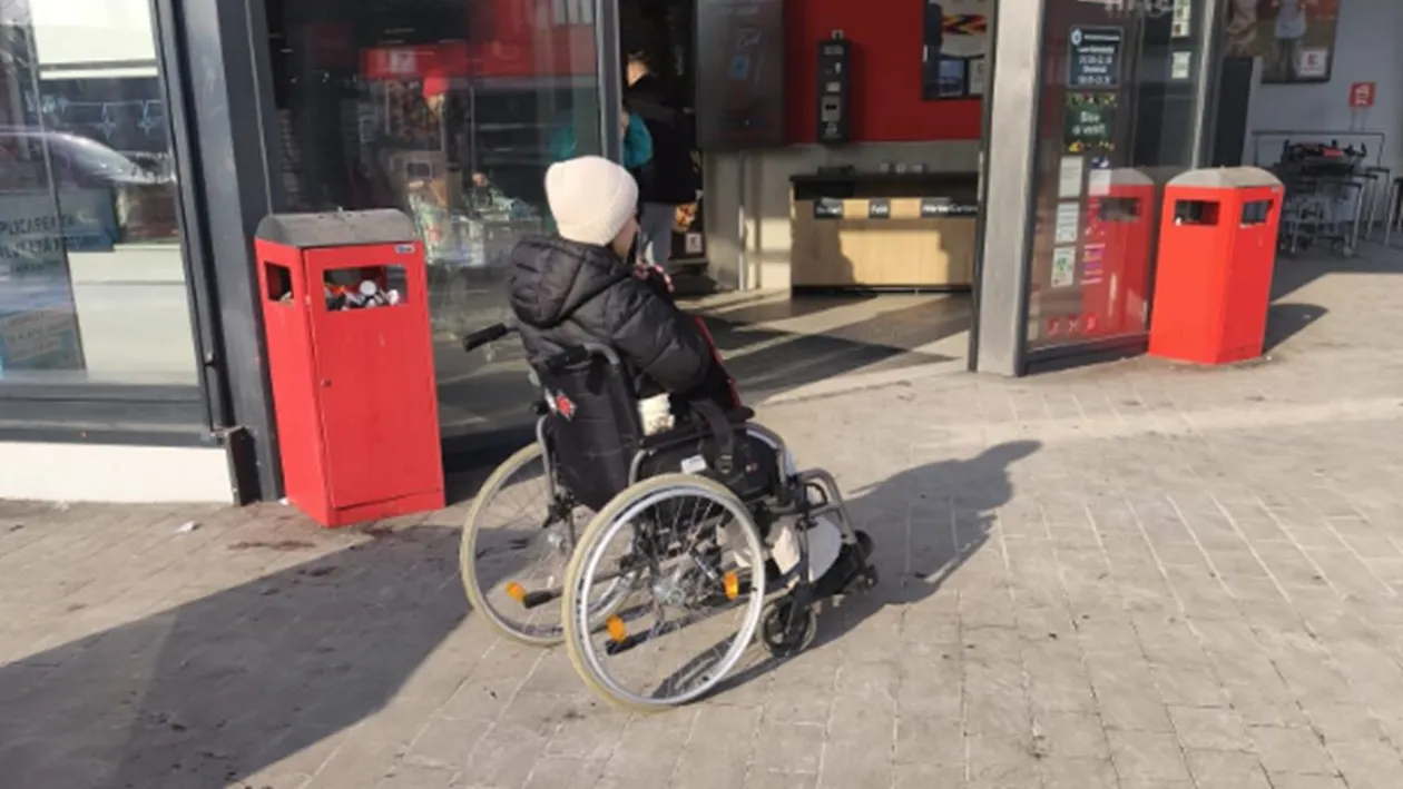 Au vindecat-o polițiștii pe loc. Falsa cerșetoare care locuia într-un hotel de lux și circula doar cu Uber-ul