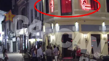 Fascinati de stripteuze, in Centrul Vechi! “Uite, frate, cum se dezbracata alea la geam!”