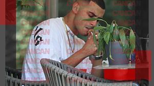 L-a răvașit scandalul după prestația jignitoare de la Untold? Da` de unde! Ce a făcut Gheboasă în ”buricul” Capitalei!