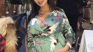 Mădălina Pamfile, pozată în costum de baie din două piese! E sexy, iar burtica de gravidă i se vede în toată splendoarea