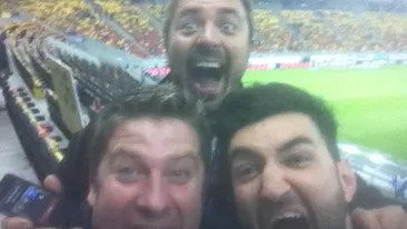 Gest plin de eleganta al vedetei de la Pro TV. Desi s-au despartit prefera sa ii aiba aproape. Prietenul la nevoie se cunoaste! Pavel Bartos se imparte intre Laura Cosoi si Smiley