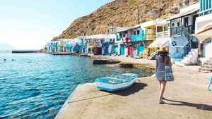 Începe sezonul estival în Grecia! Peste 500 de plaje au fost redeschise sâmbătă. Oamenii au stat la coadă pentru a prinde un loc la malul mării