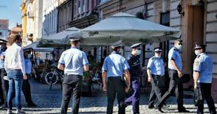 Bătăușa din Constanța a agresat nu mai puțin de nouă persoane, între care polițiști și oameni de pază