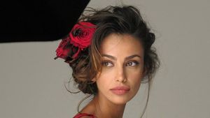 Pe covorul rosu e frumoasa de pică, dar stai sa o vezi nemachiata! Mădălina Ghenea, fără pic de fard la filmări! Ii sta bine asa?