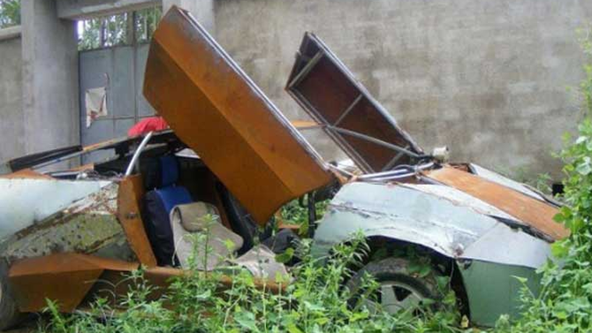 Imagini fenomenale! Un chinez a reusit sa faca un Lamborghini din fier vechi - Vezi cum arata rabla cu un design de milioane