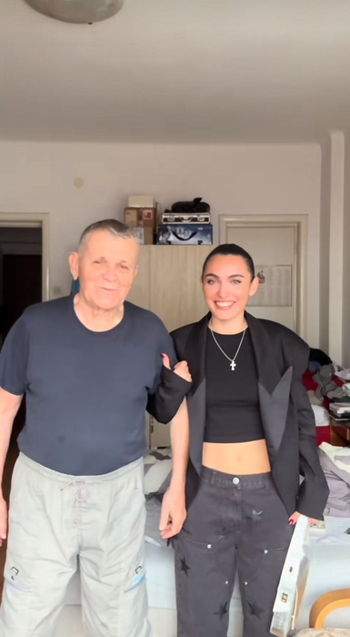 Cum a impresionat tatăl Andreei Esca pe toată lumea cu look-ul său la 86 de ani: „Rupe pe fashion”