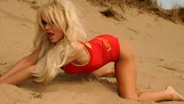 A cheltuit mii de euro ca sa arate ca Pamela Anderson! Cum arata dupa transformarea fabuloasa prin care a trecut