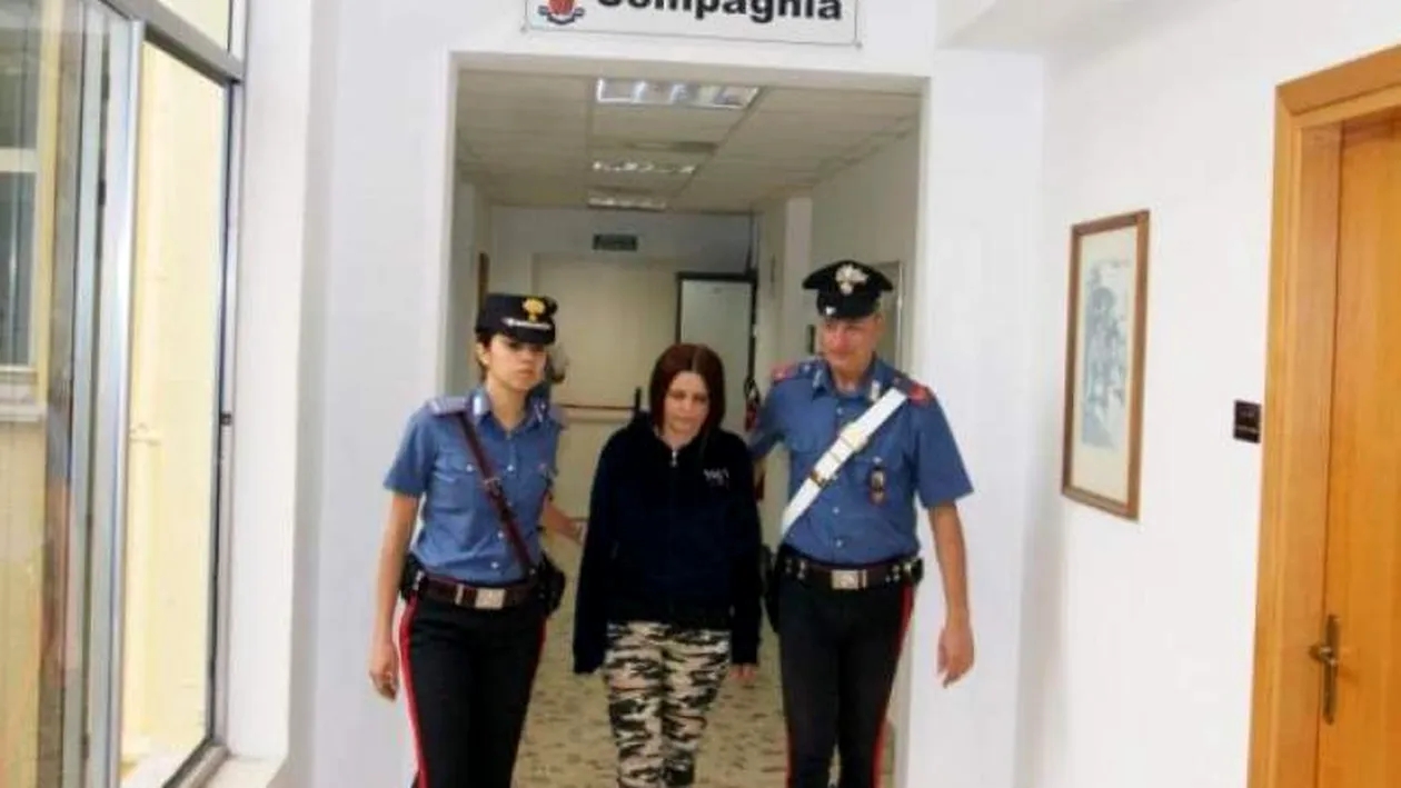 O româncă de 35 de ani a îngrozit Italia! Femeia a sedat şi bătut cu sălbăticie un bătrân, după care l-a jefuit