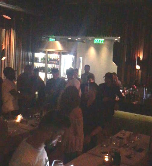 Florin Tănase a scurs sticlele de vin și a agresat un client din club