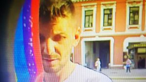 El este hoțul-fantomă de la Iași. Deși a fost surprins de camerele de supraveghere, e de negăsit