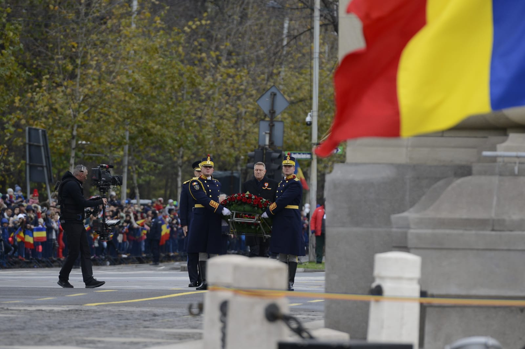 Klaus Iohannis a venit fără soția lui la parada militară din București. Gestul făcut de Carmen Iohannis pe Facebook înainte de Ziua Națională a României
