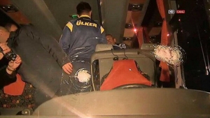 Atac armat in Turcia! S-a tras asupra autocarului echipei Fenerbahce! Soferul a fost ranit!