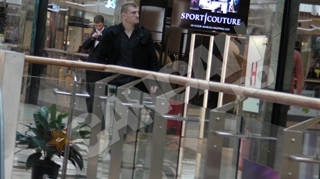 Morosanu se relaxeaza in mall! A iesit la cumparaturi dupa ce a "ucis" bestia nemteasca