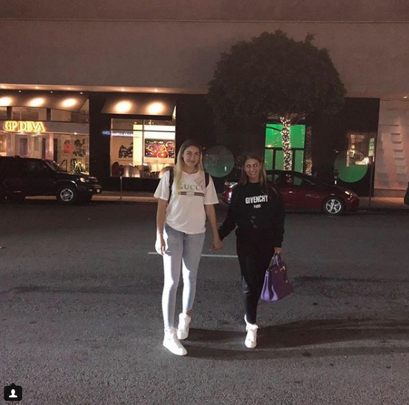 Anamaria Prodan, urare specială pentru sora ei: „Te iubesc, Anca”. Au sărbătorit într-un restaurant de fițe din San Diego
