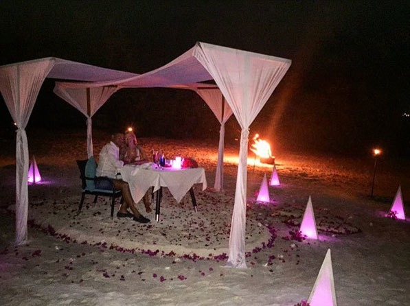 A fugit departe de scandalul cu fiica lui, Ioana. Cristian Boureanu, romantic cu iubita în Maldive! În ce lux a cufundat-o pe Laura Dincă!