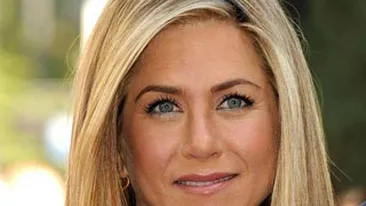 Mama nu a iubit-o de mica! Jennifer Aniston: Imi amintesc ca, atunci cand aveam sapte ani, am intrebat-o pe mama daca eram la fel de frumoasa ca Monique, prietena mea... Vezi ce i-a raspuns