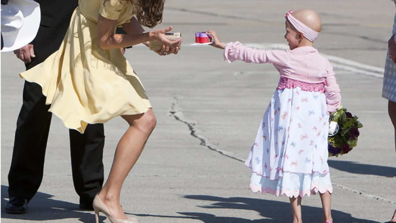 Kate Middleton, noua Printesa Inimilor? Uite cat de afectuoasa este cu o fetita bolnava de cancer