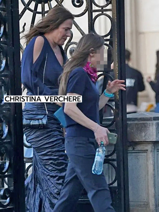 Christina Verchere și prietena ei ajung la Ateneul Român (SURSA FOTO: CANCAN.RO)