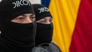 Document-bombă într-un dosar DIICOT. Un arestat a demascat-o pe o faimoasă prezentatoare TV din România. Diva a fost implicată într-o reţea internaţională de crimă organizată! "Se ocupa de înşelăciuni! Se ducea în Franţa şi Italia, se deghiza şi…"