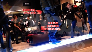 A dat podiumurile de moda pe plimbarile la mall cu fetita! Vezi ce vedeta si-a scos fiica la shopping...la doar patru anisori!