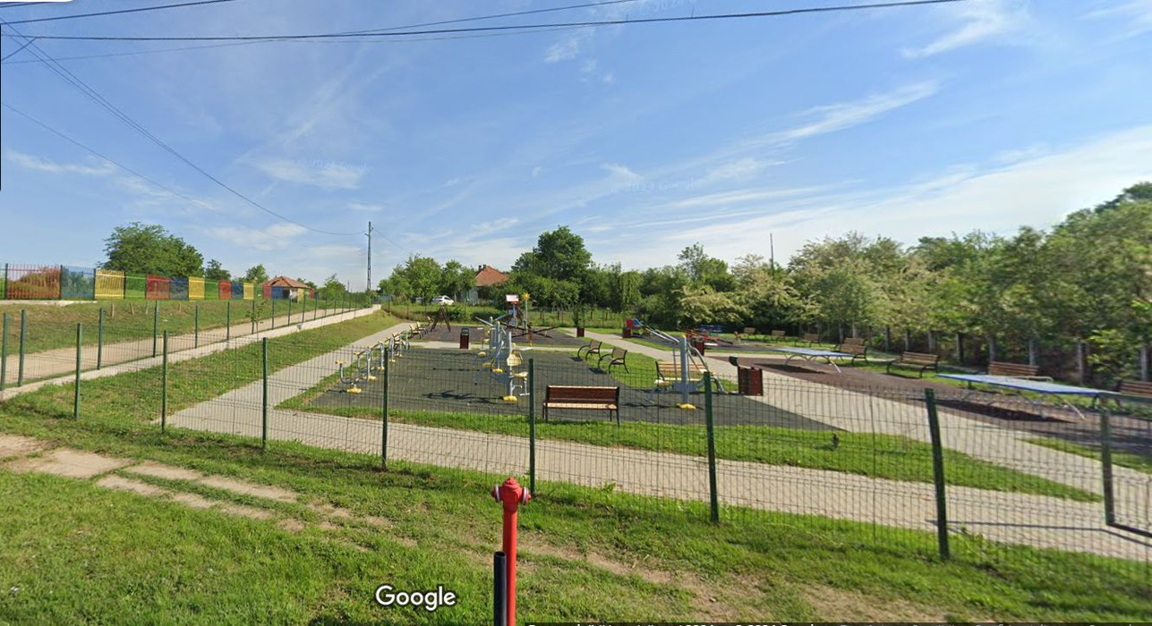 Localitatea dispune, totuși, de locuri moderne de joacă