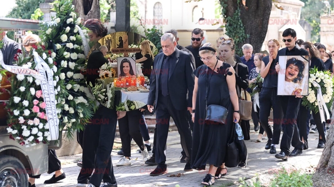 Familia și prietenii și-au luat adio de la Victoria. Fiica EX-deputatului Cazimir Ionescu a fost condusă pe ultimul drum