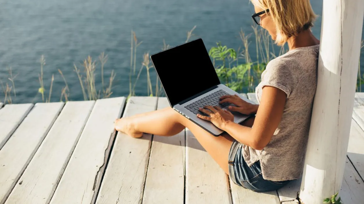 Top 5 laptopuri usoare ideale pentru a le lua in vacanta de vara - Vezi ce recomandari avem pentru tine