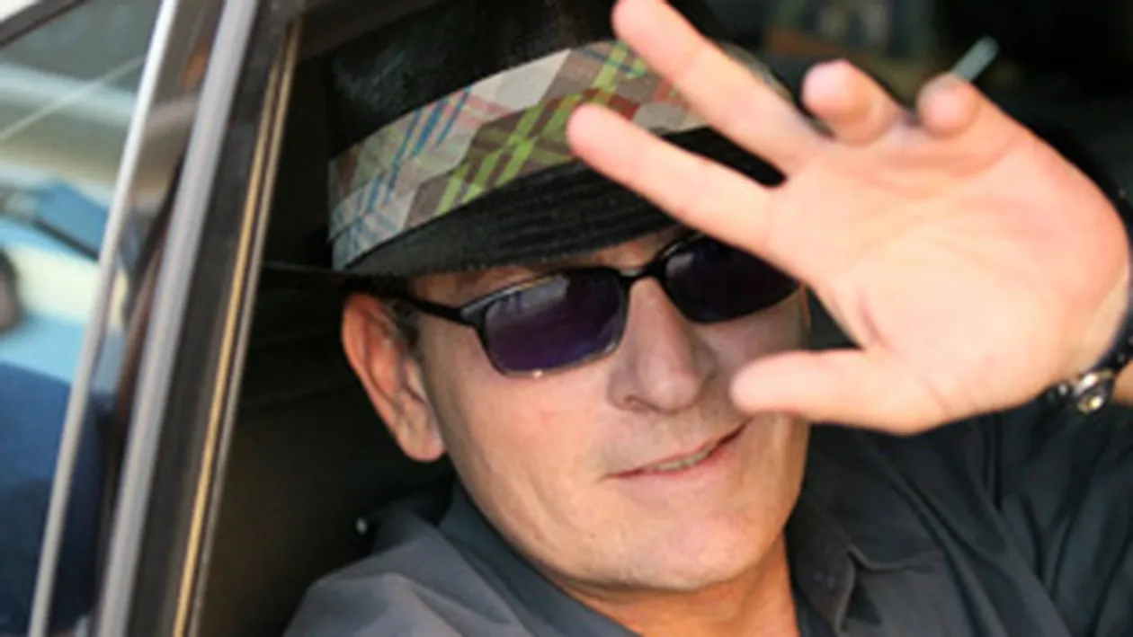 Charlie Sheen a revenit la munca