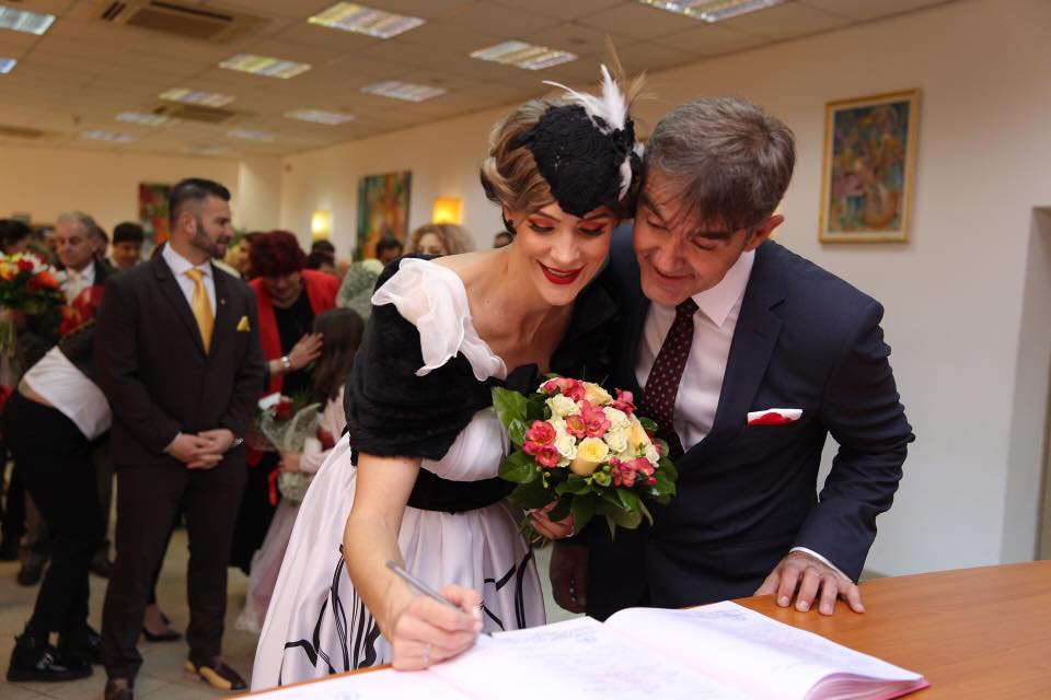 Roxana Ciuhulescu radiază de fericire! Vedeta a postat prima imagine cu bebelușul