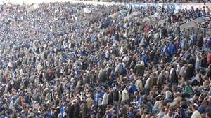Suporteri germani interzisi pe stadion, dupa ce au aruncat cu excremente in tribune