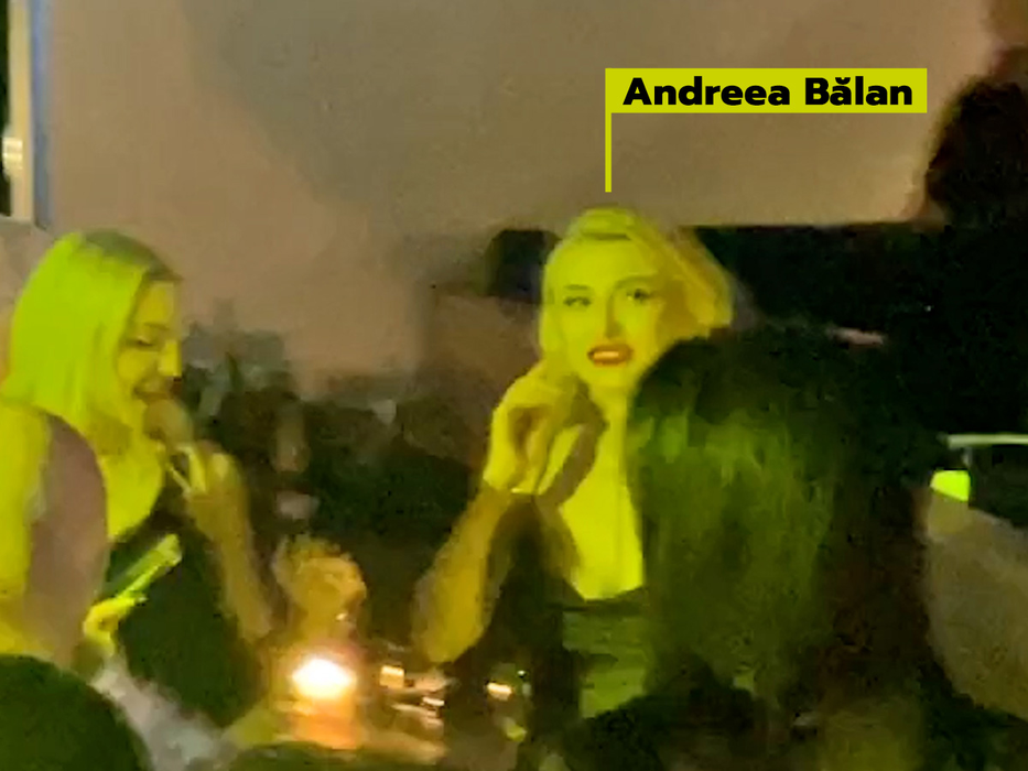 Andreea Bălan, zâmbitoare la masă (SURSA: CANCAN.RO)