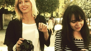 Dana Rogoz s-a intalnit cu prietenele ei din copilarie cu ocazia Saptamanii Modei de la Paris!