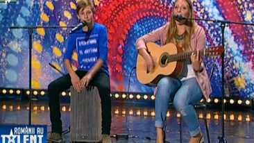 Acesti doi frati au impresionat juriul cand au inceput sa cante pe scena Romanii au talent! Reactia publicului a spus tot!