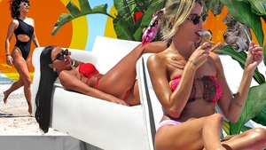 Atenţie, intră în acţiune TOP 20 sexy vedete: show total pe litoral! Ramona Olaru, Inna sau Daniela Crudu au scos la înaintare accesoriul incitant din dotare