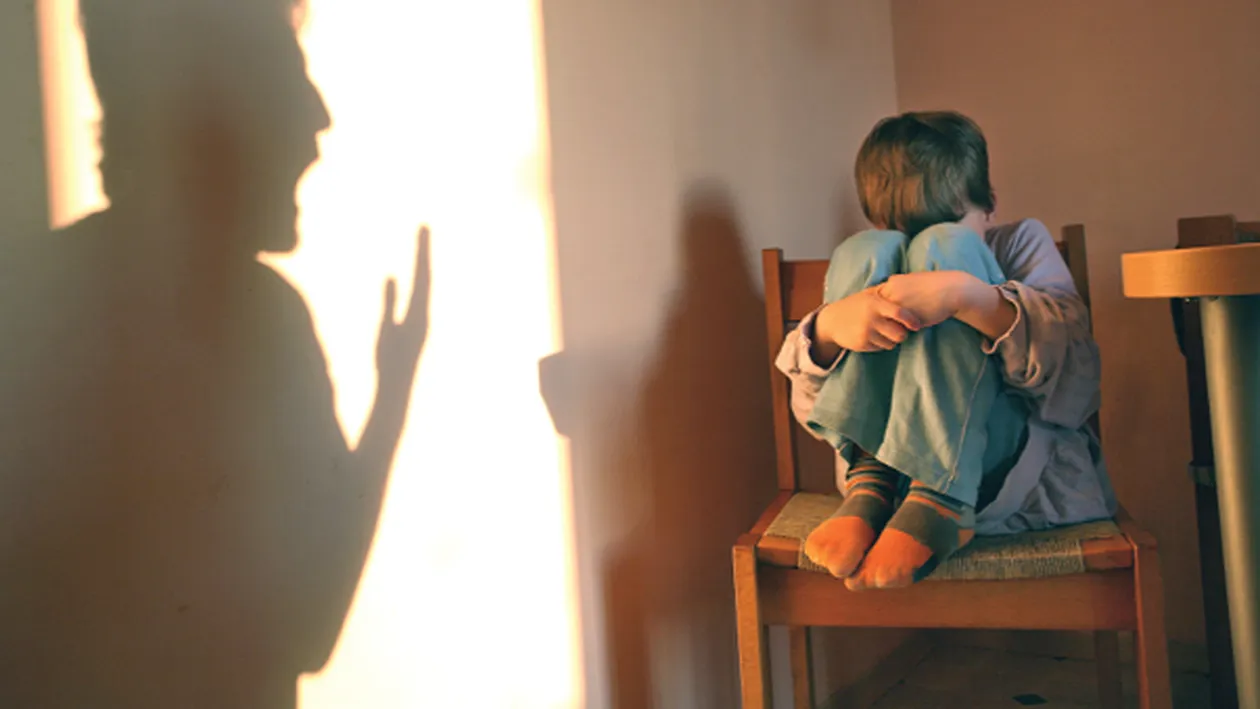 Poveste incredibilă! Un tată din București care își abuza fiul minor a fost descoperit de FBI! Cum s-a întâmplat totul