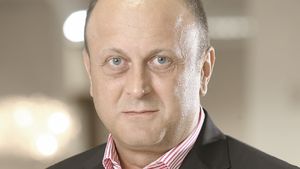 Cum a făcut primii bani Dan Şucu, de la Imperiul Leilor? Şi-a asumat un risc fabulos, înainte de a crea Mobexpert