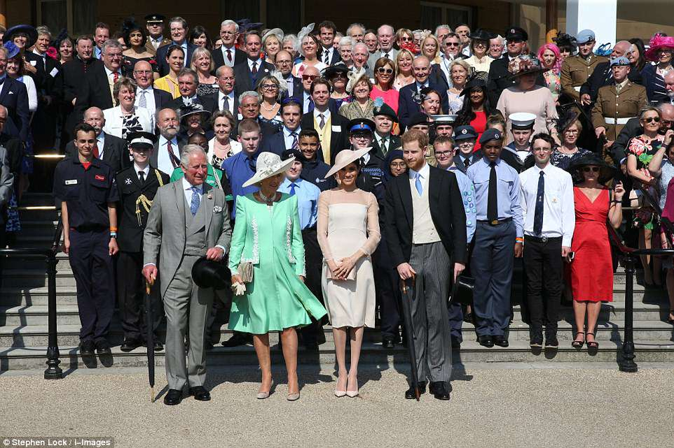Pe Meghan a pufnit-o râsul la aniversarea Prințului Charles! Motivul este legat de soțul ei, Harry! Ce a pățit acesta în timpul discursului FOTO